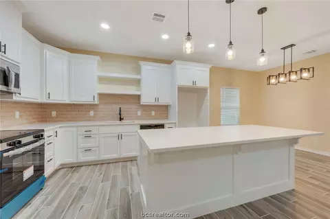 Kitchen - 753 Bruin Trce, Bryan, TX 77803 photo 1 of 3