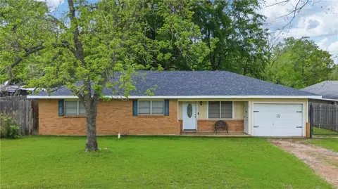 105 Lakeway Dr, Crockett, TX 75835