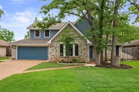 9203 Shadowcrest Dr, College Station, TX 77845