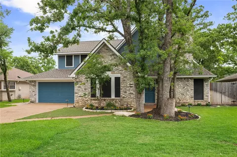 9203 Shadowcrest Dr, College Station, TX 77845