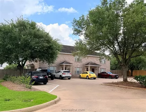 1128-1136 Gridiron Dr, College Station, TX 77840