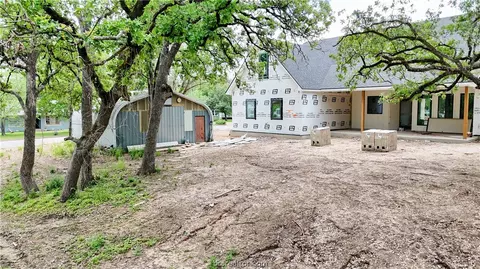 Exterior - 716 Edgewood Dr, Bryan, TX 77802 photo 3 of 4