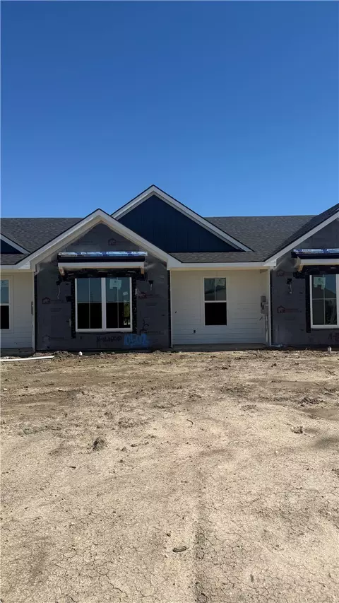 10504 Berry Branch Ln, Bryan, TX 77845