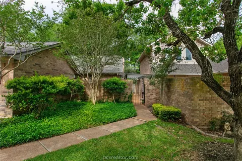 9304 Essex Grn, College Station, TX 77845