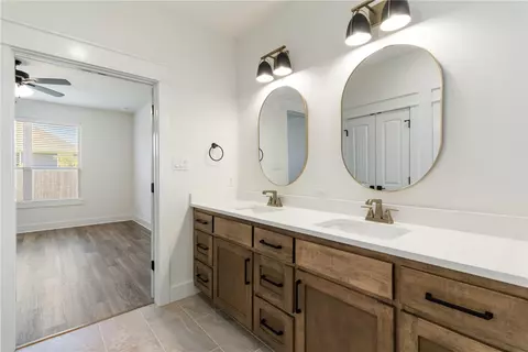 Bath - 3009 Teller Dr, Bryan, TX 77808 photo 5 of 6