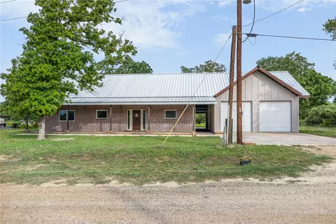 3 Golfclub Dr, Normangee, TX 77871