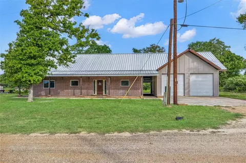 3 Golfclub Dr, Normangee, TX 77871