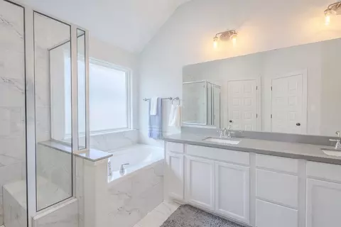 Bath - 3116 Tarleton Ct, Bryan, TX 77808 photo 2 of 3
