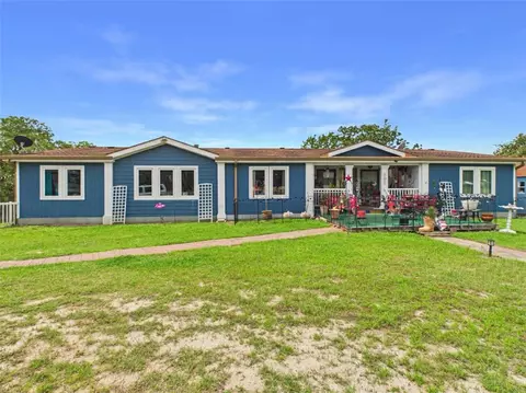 501 Broncos Cir, Somerville, TX 77879