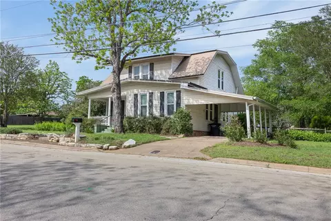 305 S Main St, Caldwell, TX 77836