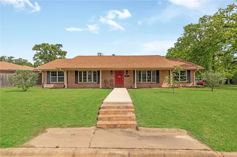 2405 Burton Dr, Bryan, TX 77802