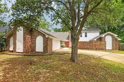 2341 W Briargate Dr, Bryan, TX 77802