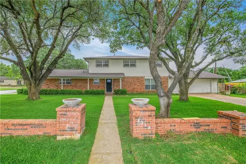 1314 Broadmoor Dr, Bryan, TX 77802