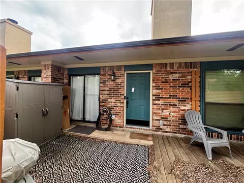 2810 Forest Bnd, Bryan, TX 77801