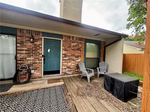 2810 Forest Bnd, Bryan, TX 77801 photo 2