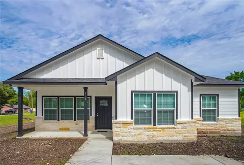 816 W Chase St, Navasota, TX 77868