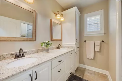 Bath - 2934 Ambrose Dr, Bryan, TX 77808 photo 5 of 5