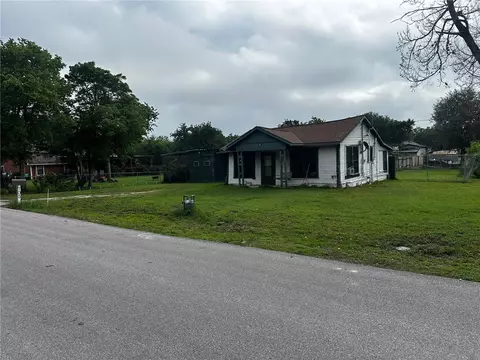 705 Mesquite St, Bryan, TX 77803 photo 2