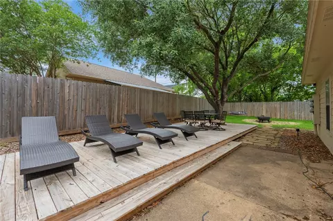 613 Townplace Dr, College Station, TX 77840