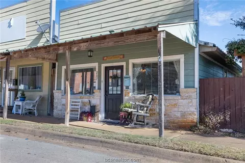 207 S Hill St, Caldwell, TX 77836