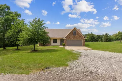525 Oak Tree Ln, Franklin, TX 77856