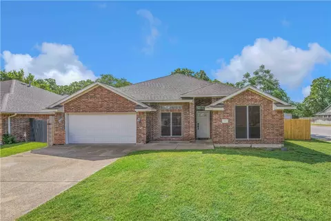 1500 Hunter Creek Dr, College Station, TX 77845