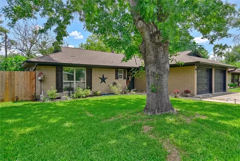 908 Pine Dr, Caldwell, TX 77836