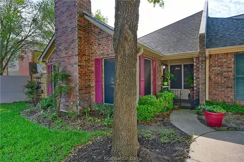 1514 Bennett St, Bryan, TX 77802 photo 2