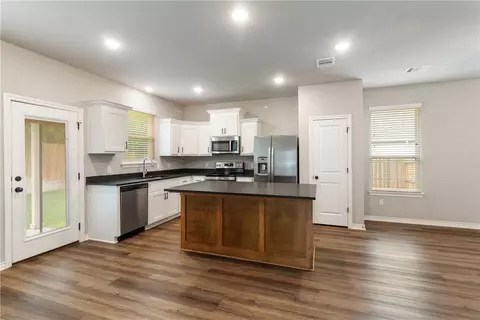 2507 Lightfoot Ln, Bryan, TX 77803