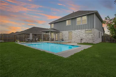7701 Bogie Ln, Navasota, TX 77868