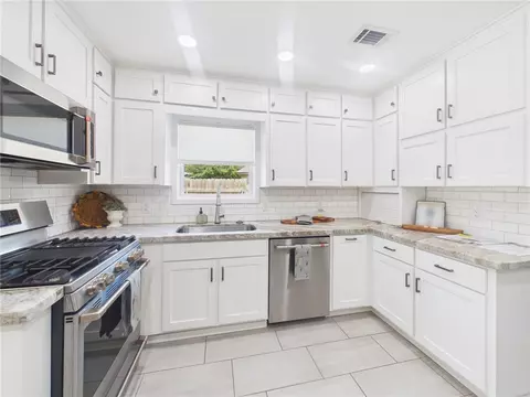 Kitchen - 902 Briar Bend Ct, Bryan, TX 77802 photo 1 of 1