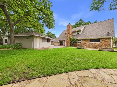 Exterior - 902 Briar Bend Ct, Bryan, TX 77802 photo 8 of 8