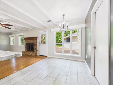 Living - 902 Briar Bend Ct, Bryan, TX 77802 photo 6 of 7