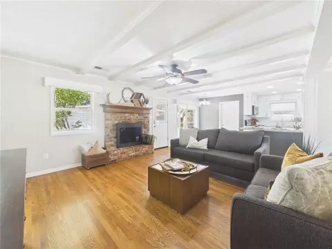 Living - 902 Briar Bend Ct, Bryan, TX 77802 photo 5 of 5