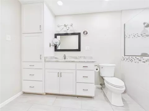 Bath - 902 Briar Bend Ct, Bryan, TX 77802 photo 2 of 5