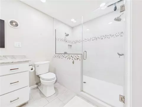 Bath - 902 Briar Bend Ct, Bryan, TX 77802 photo 1 of 5