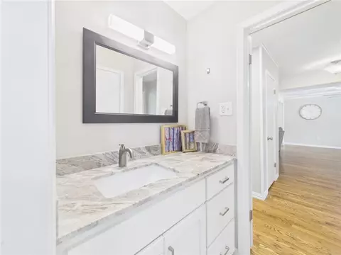 Bath - 902 Briar Bend Ct, Bryan, TX 77802 photo 1 of 4