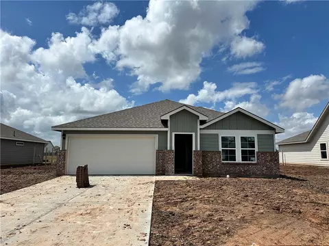 473 Harvest Lake Dr, Snook, TX 77878