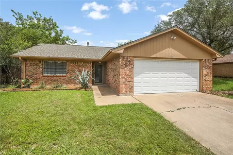 4305 Woodbriar Dr, Bryan, TX 77802