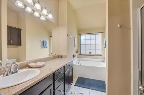 Bath - 2023 Turning Leaf Dr, Bryan, TX 77807 photo 1 of 2