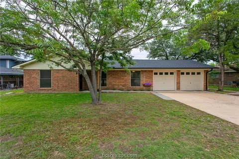 1307 Langford St, College Station, TX 77840