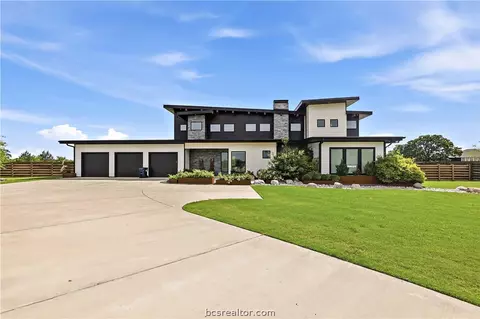 17600 Windsong Dr, College Station, TX 77845