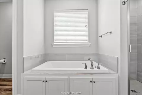 Bath - 10468 Cornwall Ln, Iola, TX 77861 photo 1 of 5