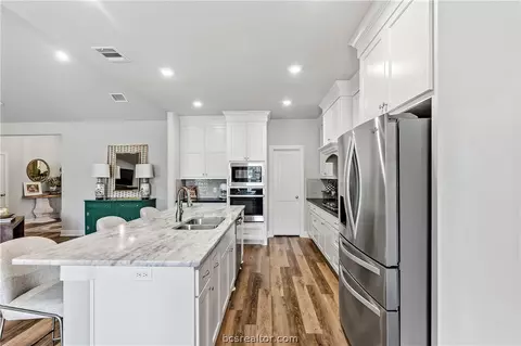 Kitchen - 10468 Cornwall Ln, Iola, TX 77861 photo 4 of 7