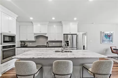 Kitchen - 10468 Cornwall Ln, Iola, TX 77861 photo 2 of 7