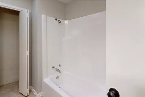 Bath - 4507 Taft Ct, Bryan, TX 77802 photo 4 of 4