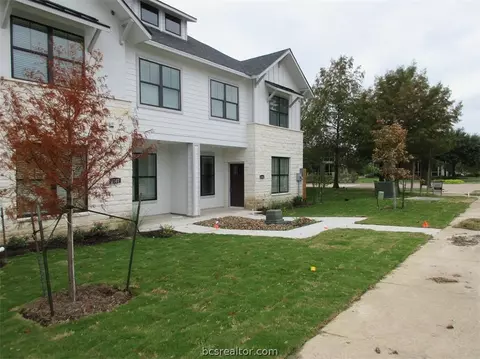 2102 Crescent Pointe Pkwy, College Station, TX 77845