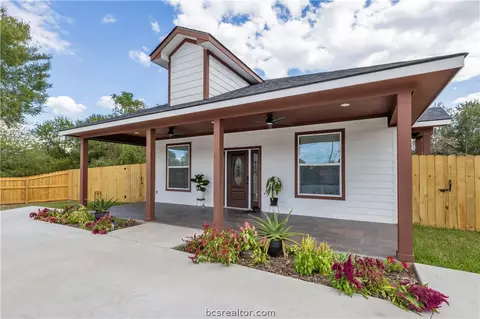 1309 W Washington Ave, Navasota, TX 77868