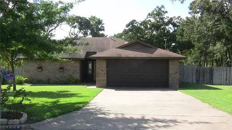 1008 Crestwood Dr, Bryan, TX 77801