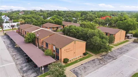 611 S Ennis St, Bryan, TX 77803